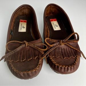 Manitobah Full Grain Leather Moccasins • Size 8